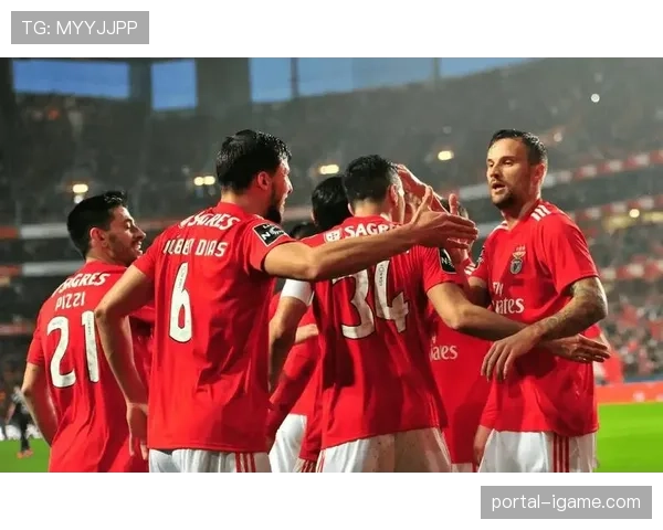 欧战席位关键战:里昂与摩纳哥赛前训练开放,两队阵容齐整 欧战席位关键战:里昂与摩纳哥赛前训练开放,两队阵容齐整